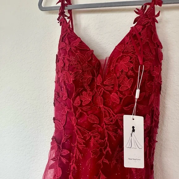 Elegant Red Evening Gown - So Pretty! - Picture 4 of 7